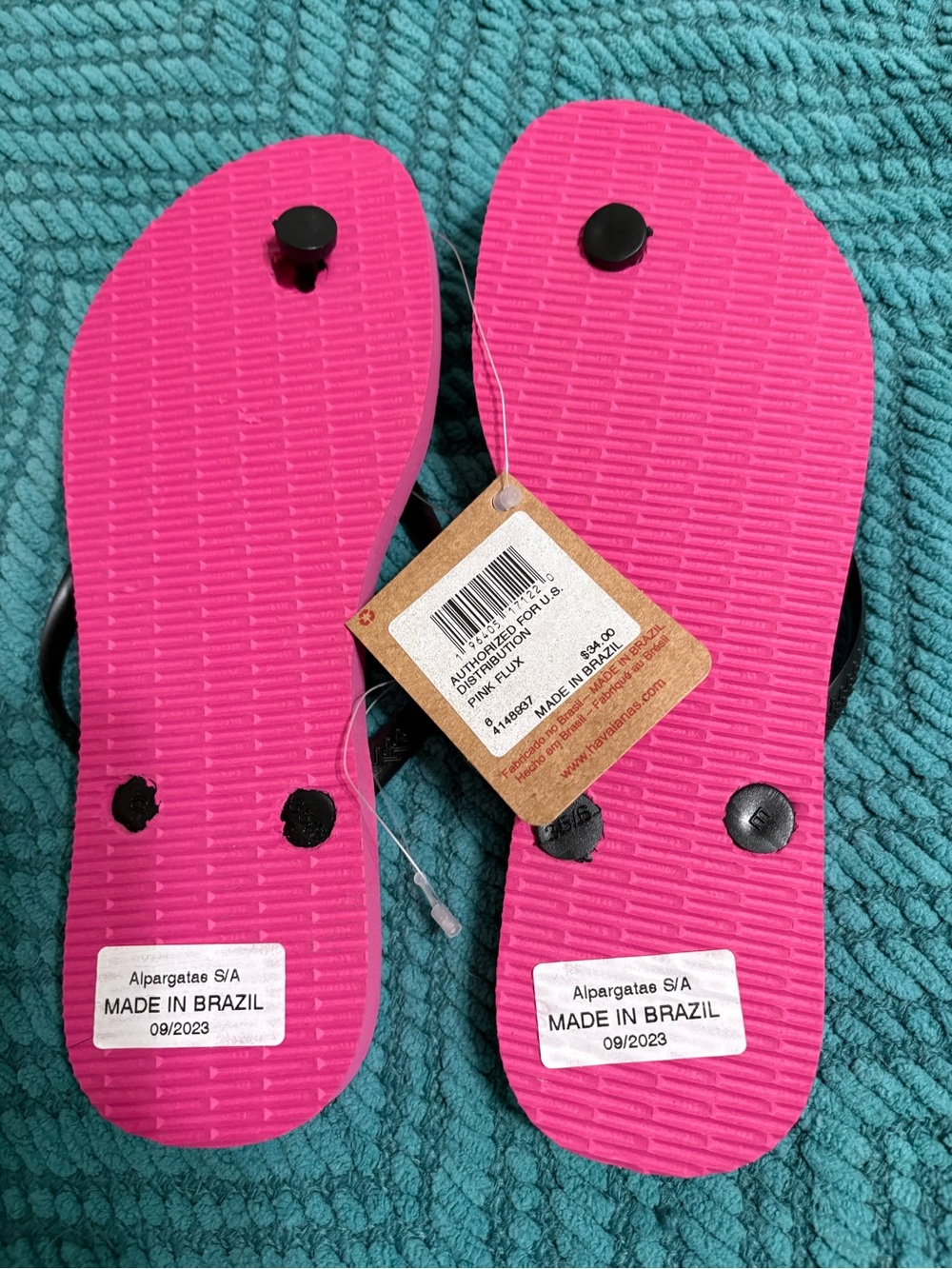 Havaianas Hot Pink Animal Print Flip Flops with Black Straps - Picture 2 of 2